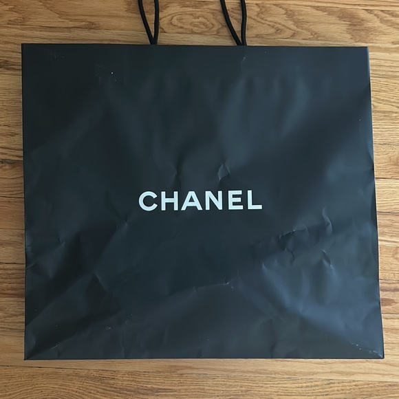 Large Chanel shopping bag - Picture 2 of 2